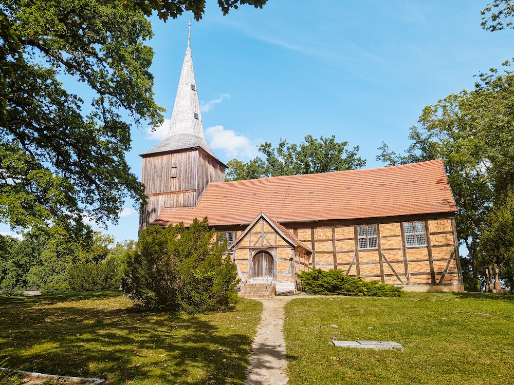 kerkje onderweg, camperroute noord-duitsland