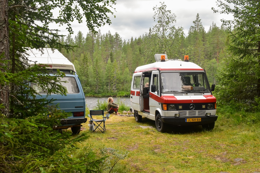 wildkamperen midden-zweden twee campers